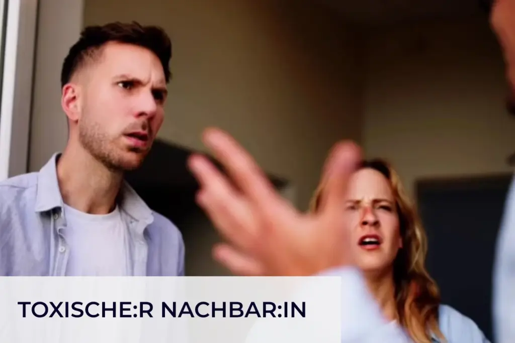 Drei Menschen stehen an einer Tür und streiten miteinander