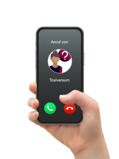 Eine Hand hält ein Handy, auf dem ein Anruf vom Toxiversum erscheint.
